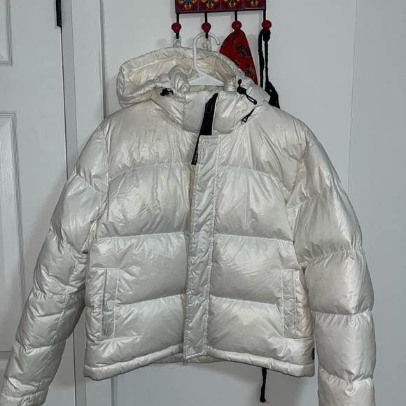 Aritzia Super Puff. It’s very lightly used. Size small - Picture 3 of 6